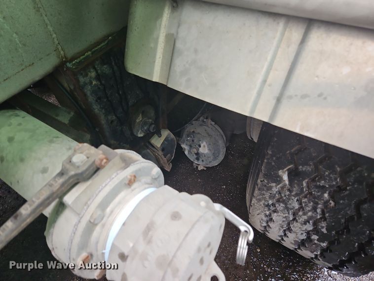 image for item OJ9708 1996 Heil  tank trailer