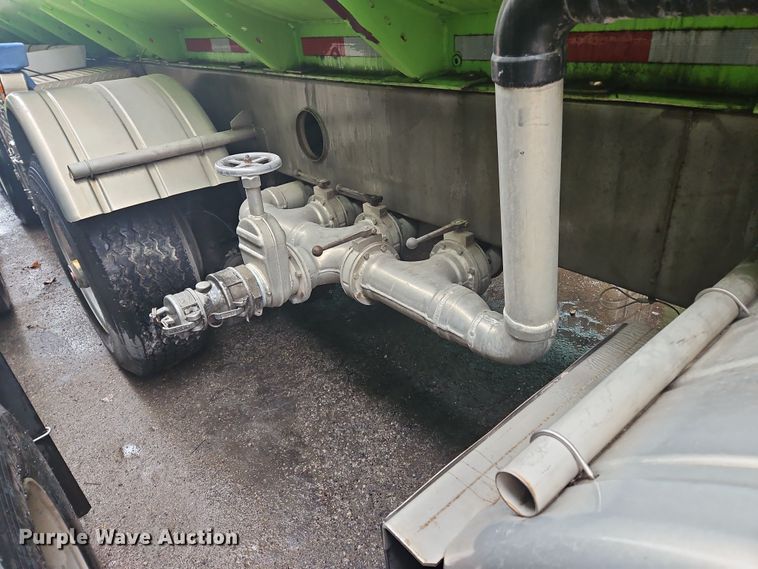 image for item OJ9708 1996 Heil  tank trailer