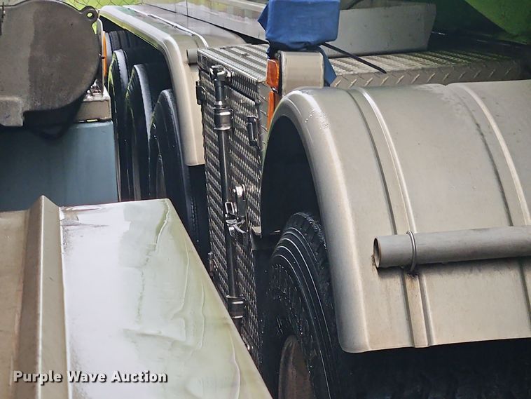 image for item OJ9708 1996 Heil  tank trailer