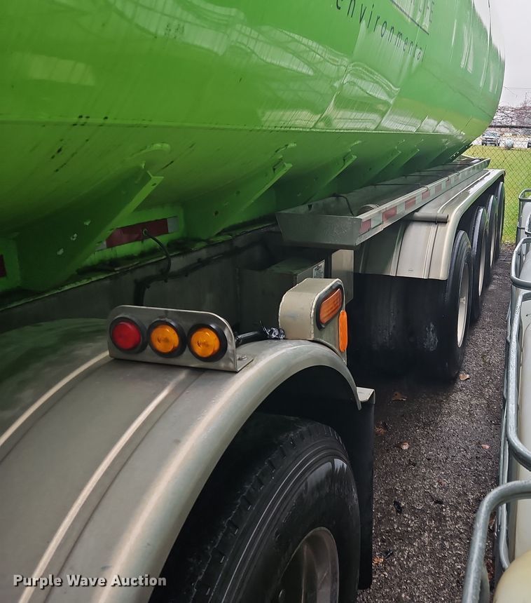 image for item OJ9708 1996 Heil  tank trailer