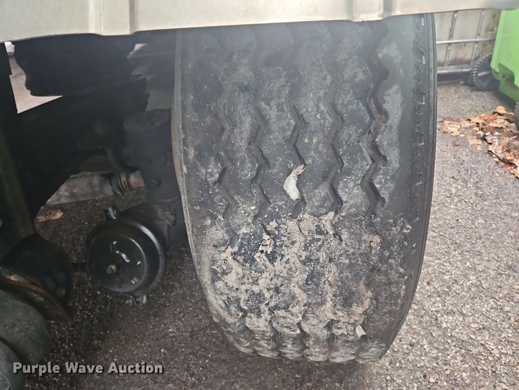 image for item OJ9708 1996 Heil  tank trailer