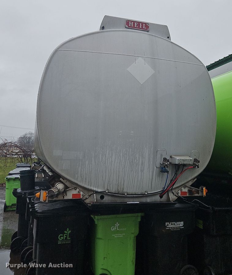 image for item OJ9709 1989 Heil tank trailer