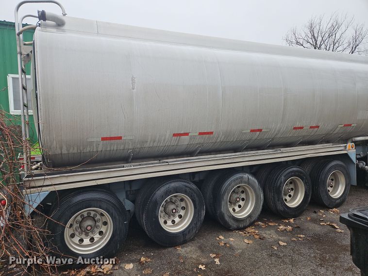 image for item OJ9709 1989 Heil tank trailer
