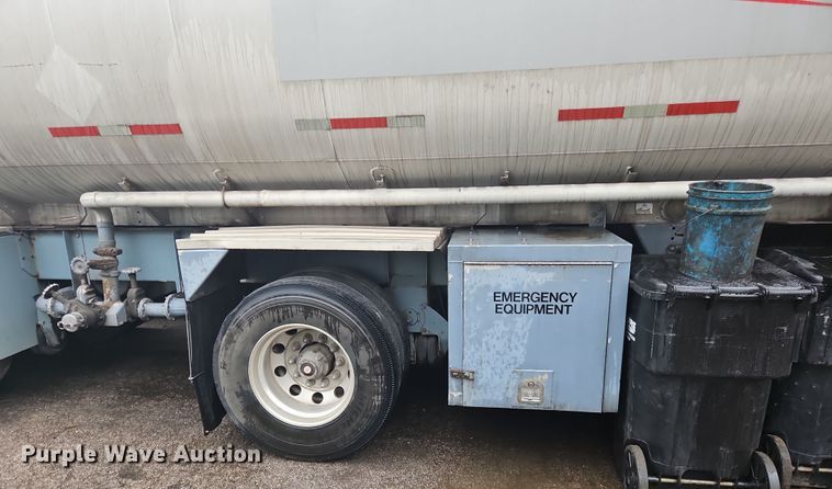 image for item OJ9709 1989 Heil tank trailer