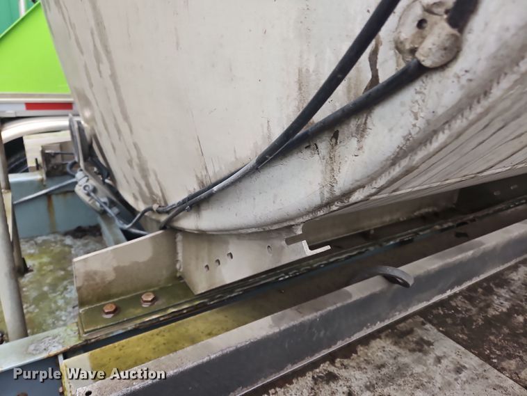 image for item OJ9709 1989 Heil tank trailer