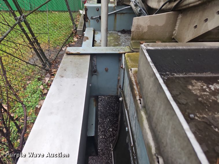 image for item OJ9709 1989 Heil tank trailer