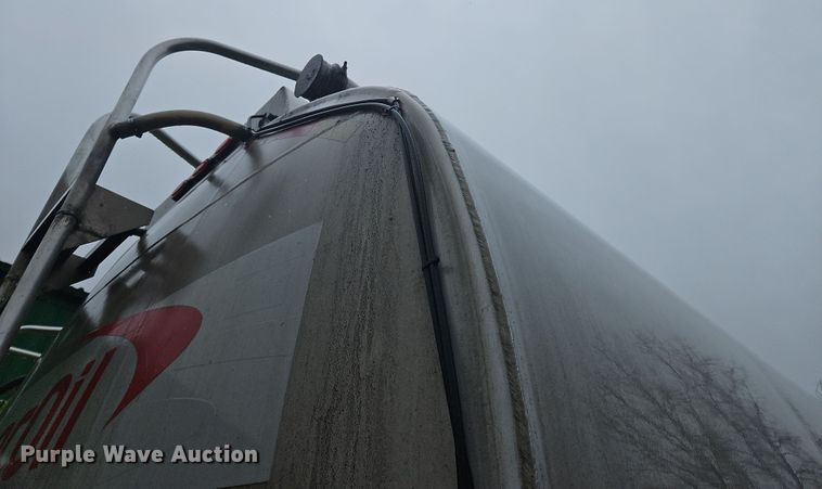 image for item OJ9709 1989 Heil tank trailer