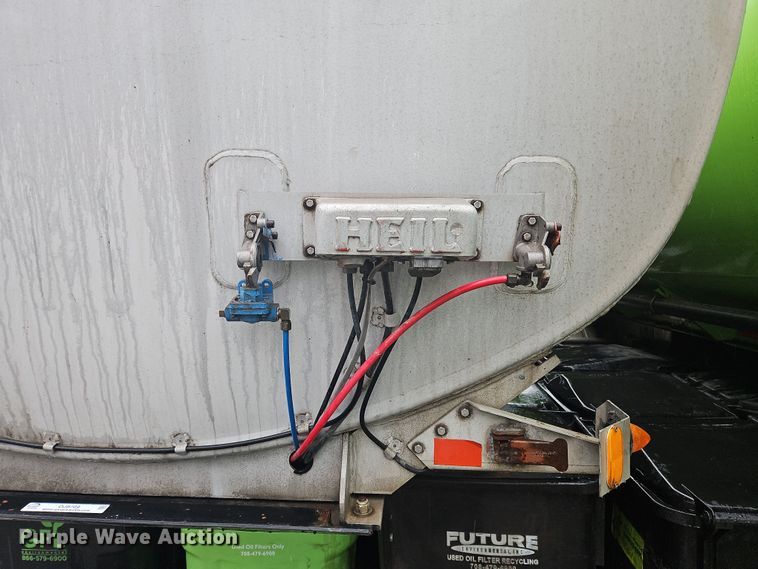 image for item OJ9709 1989 Heil tank trailer