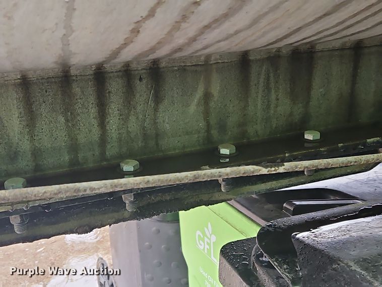 image for item OJ9709 1989 Heil tank trailer