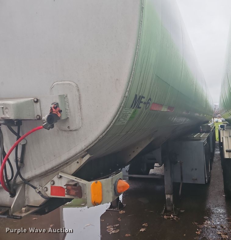 image for item OJ9709 1989 Heil tank trailer