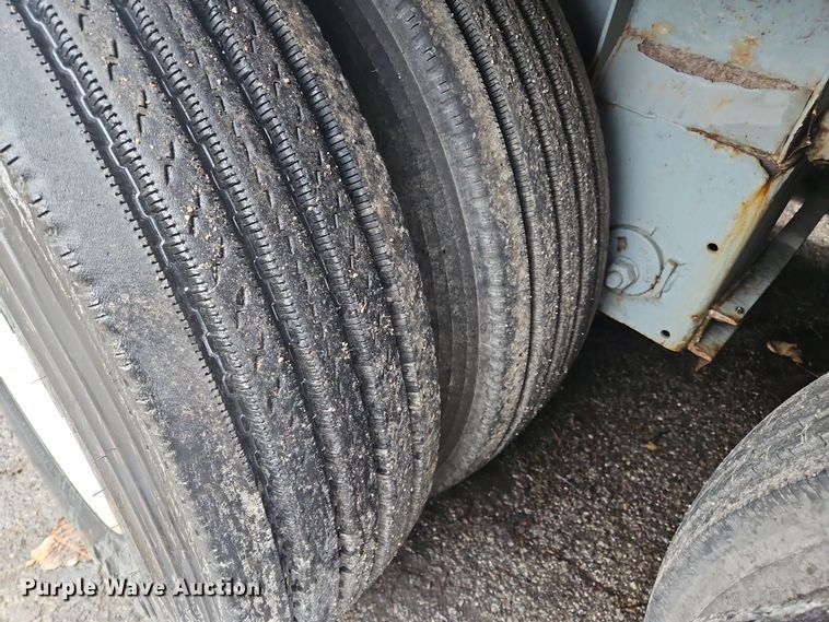 image for item OJ9709 1989 Heil tank trailer