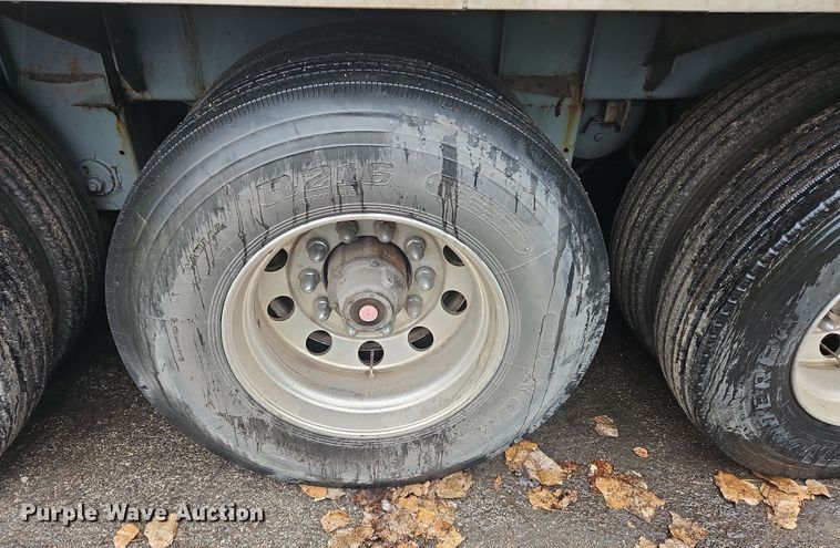 image for item OJ9709 1989 Heil tank trailer