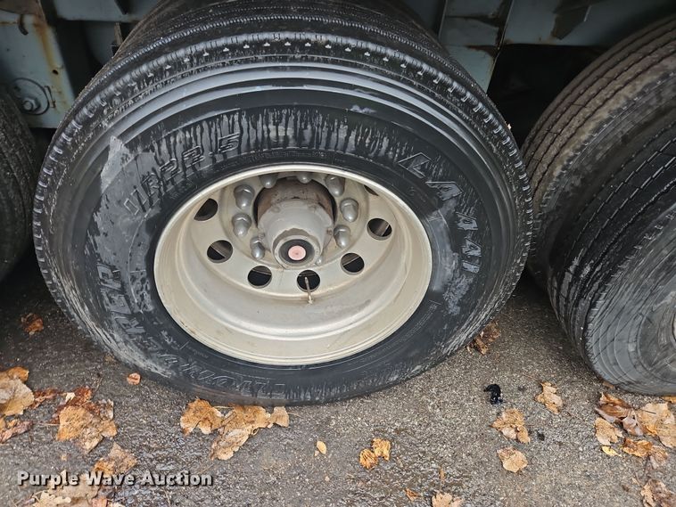 image for item OJ9709 1989 Heil tank trailer