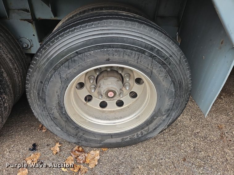 image for item OJ9709 1989 Heil tank trailer