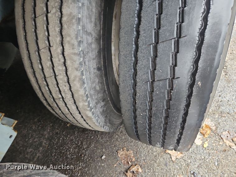 image for item OJ9709 1989 Heil tank trailer