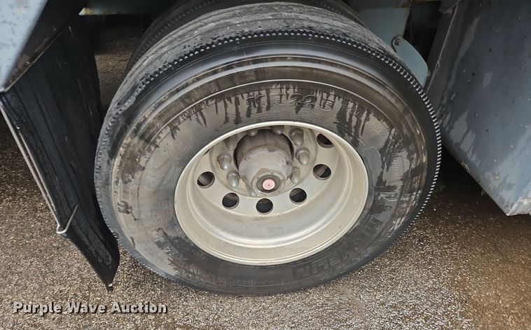 image for item OJ9709 1989 Heil tank trailer