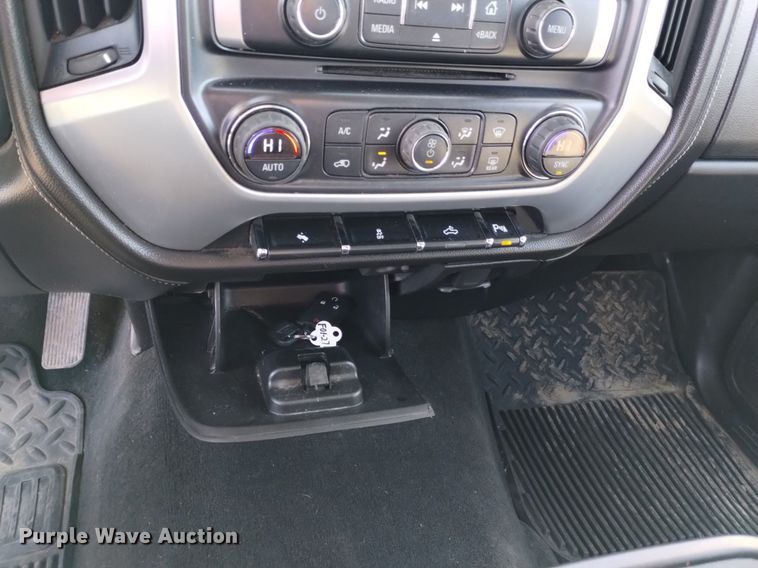 image for item DK8978 2015 GMC Sierra 2500HD SLE Double Cab pickup truck