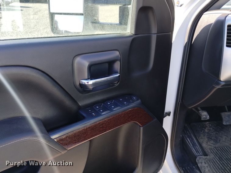 image for item DK8978 2015 GMC Sierra 2500HD SLE Double Cab pickup truck