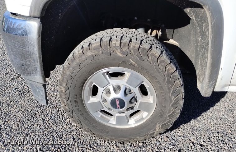 image for item DK8978 2015 GMC Sierra 2500HD SLE Double Cab pickup truck