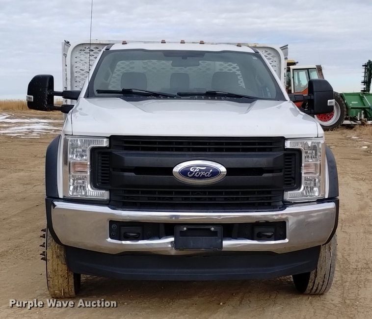 image for item DK8985 2017 Ford F550 flatbed truck