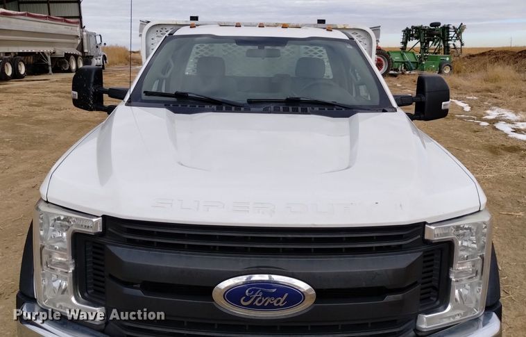 image for item DK8985 2017 Ford F550 flatbed truck