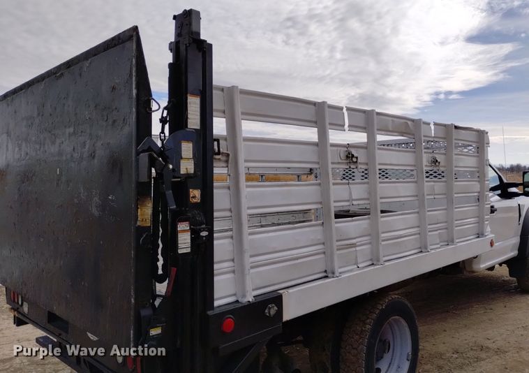 image for item DK8985 2017 Ford F550 flatbed truck