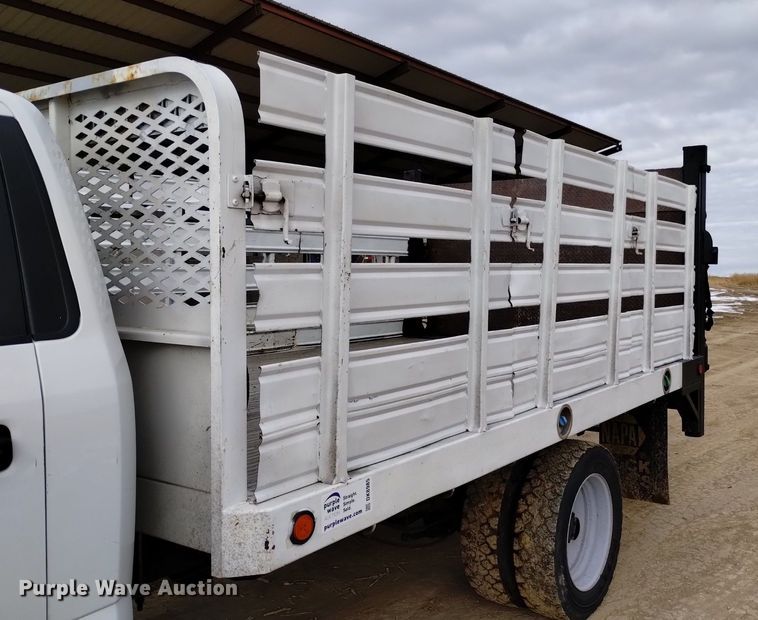 image for item DK8985 2017 Ford F550 flatbed truck