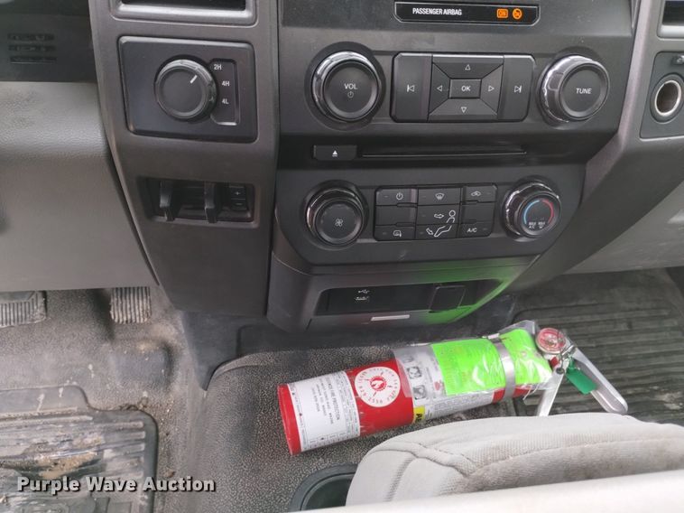 image for item DK8985 2017 Ford F550 flatbed truck