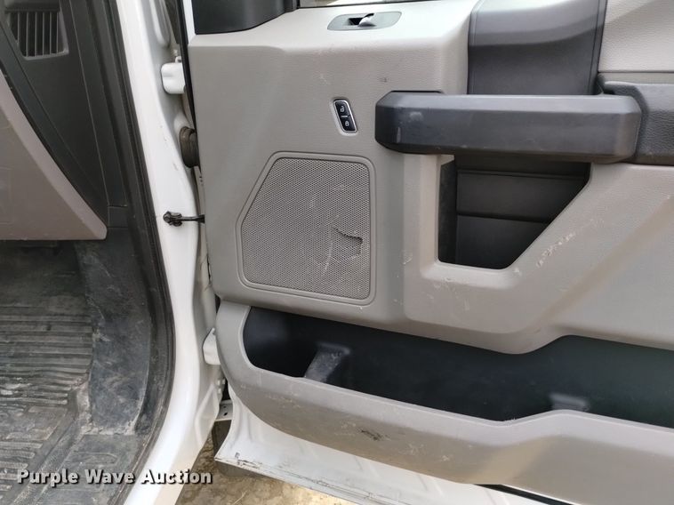 image for item DK8985 2017 Ford F550 flatbed truck