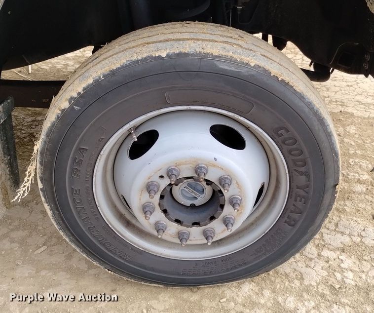 image for item DK8985 2017 Ford F550 flatbed truck