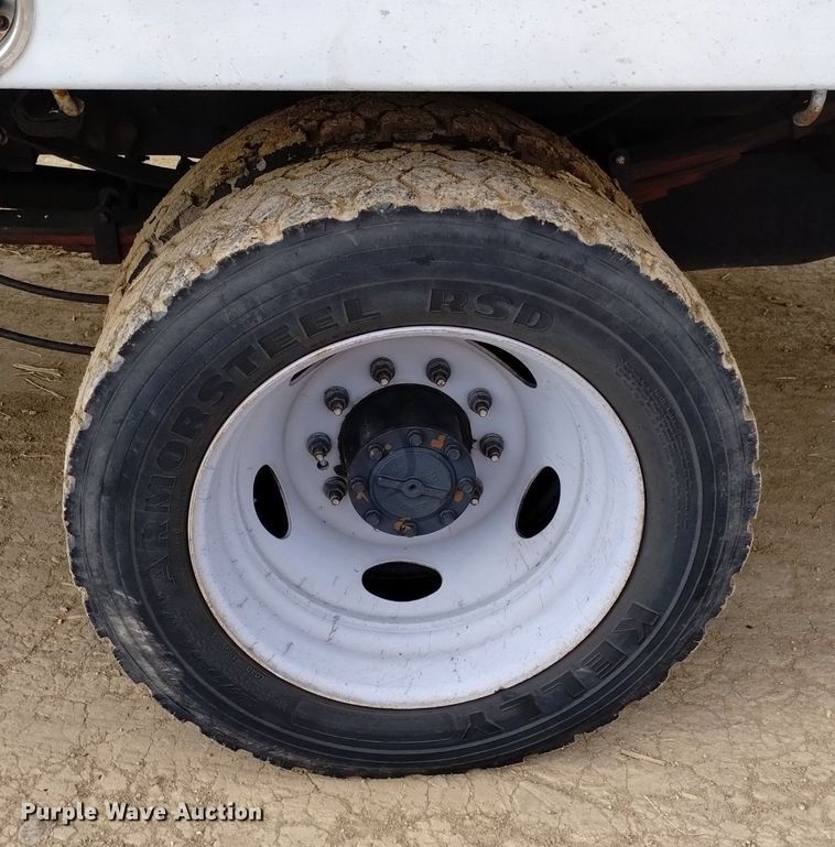 image for item DK8985 2017 Ford F550 flatbed truck