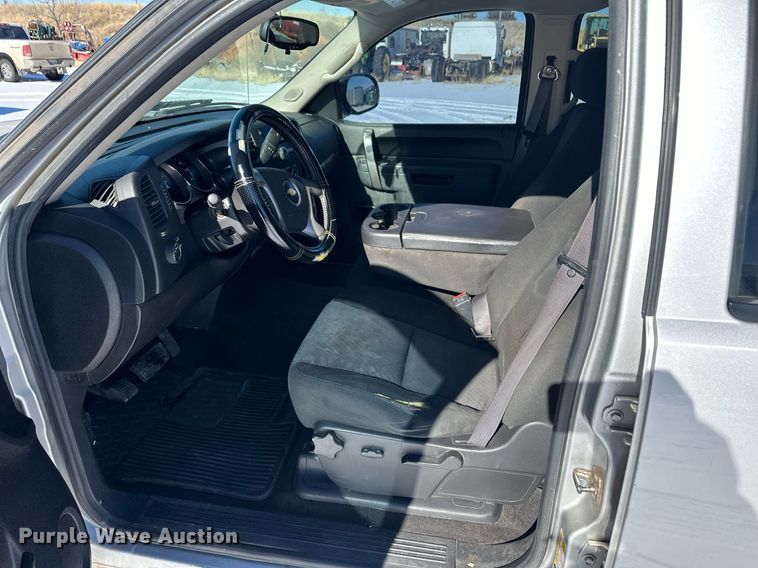 image for item DM2655 2011 Chevrolet Silverado 1500 Crew Cab pickup truck