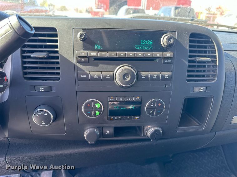 image for item DM2655 2011 Chevrolet Silverado 1500 Crew Cab pickup truck