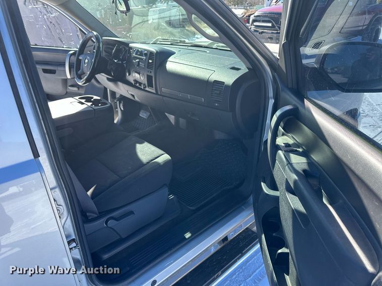 image for item DM2655 2011 Chevrolet Silverado 1500 Crew Cab pickup truck