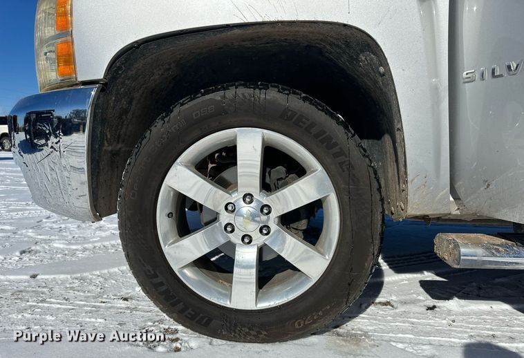 image for item DM2655 2011 Chevrolet Silverado 1500 Crew Cab pickup truck