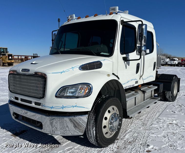 image for item DM2659 2008 Freightliner Business Class M2 Crew Cab semi truck