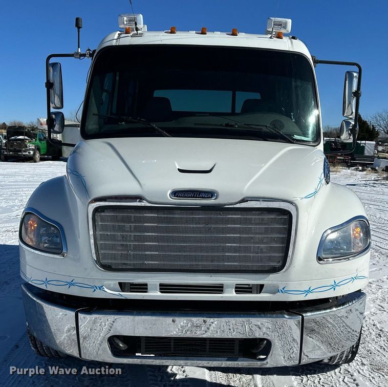 image for item DM2659 2008 Freightliner Business Class M2 Crew Cab semi truck