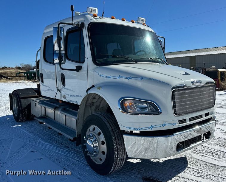 image for item DM2659 2008 Freightliner Business Class M2 Crew Cab semi truck
