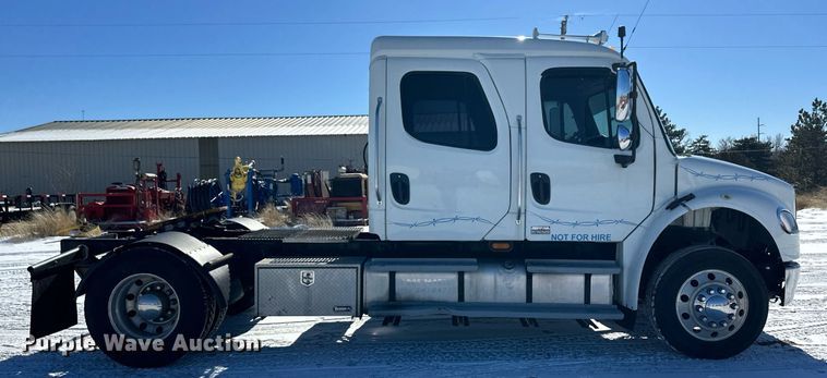 image for item DM2659 2008 Freightliner Business Class M2 Crew Cab semi truck