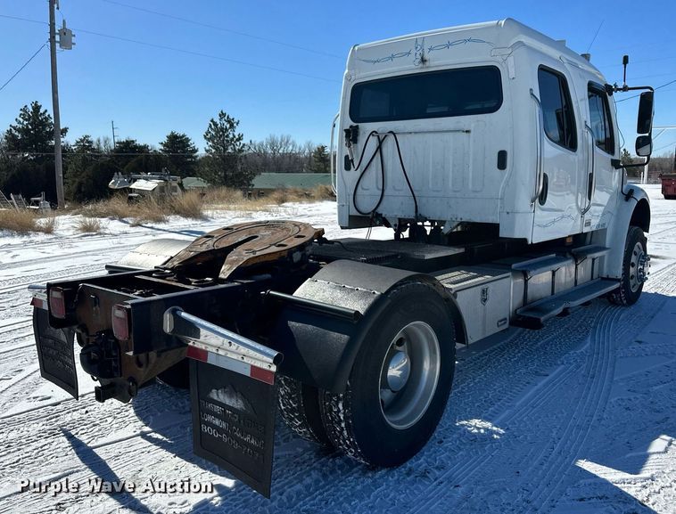 image for item DM2659 2008 Freightliner Business Class M2 Crew Cab semi truck