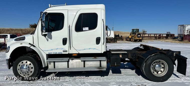 image for item DM2659 2008 Freightliner Business Class M2 Crew Cab semi truck