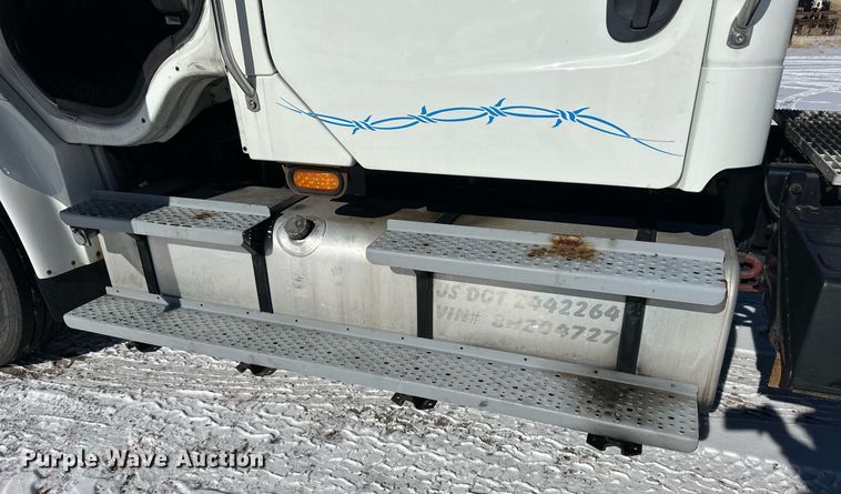 image for item DM2659 2008 Freightliner Business Class M2 Crew Cab semi truck