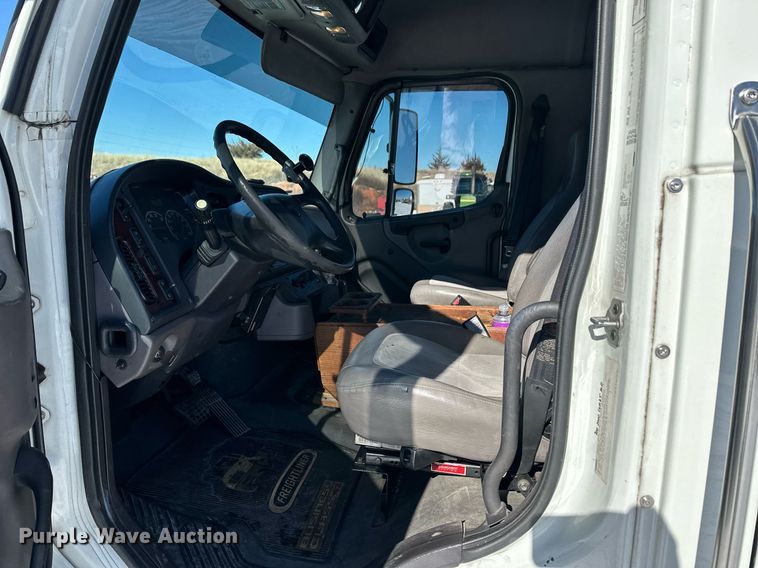 image for item DM2659 2008 Freightliner Business Class M2 Crew Cab semi truck