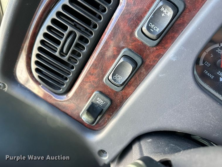 image for item DM2659 2008 Freightliner Business Class M2 Crew Cab semi truck