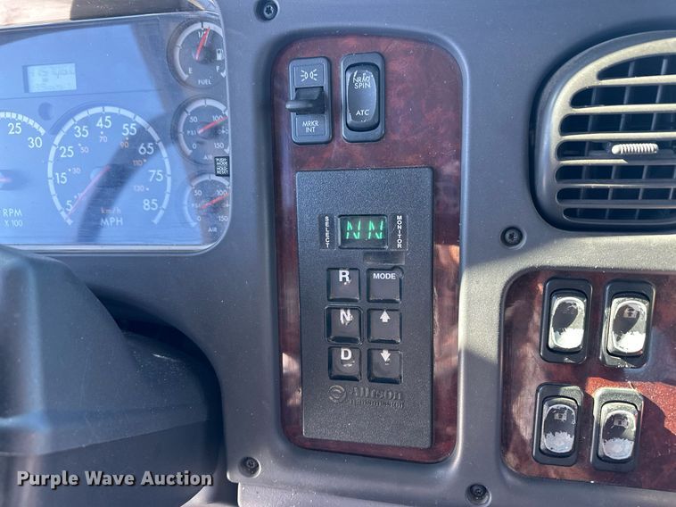 image for item DM2659 2008 Freightliner Business Class M2 Crew Cab semi truck