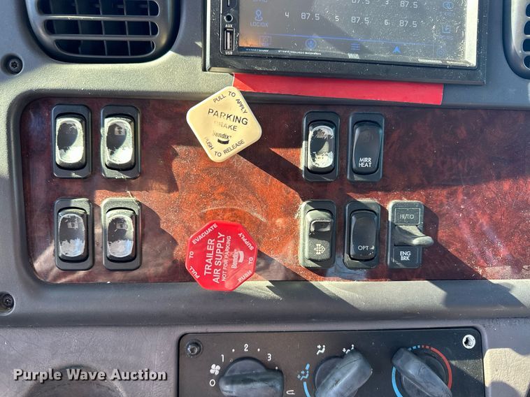 image for item DM2659 2008 Freightliner Business Class M2 Crew Cab semi truck