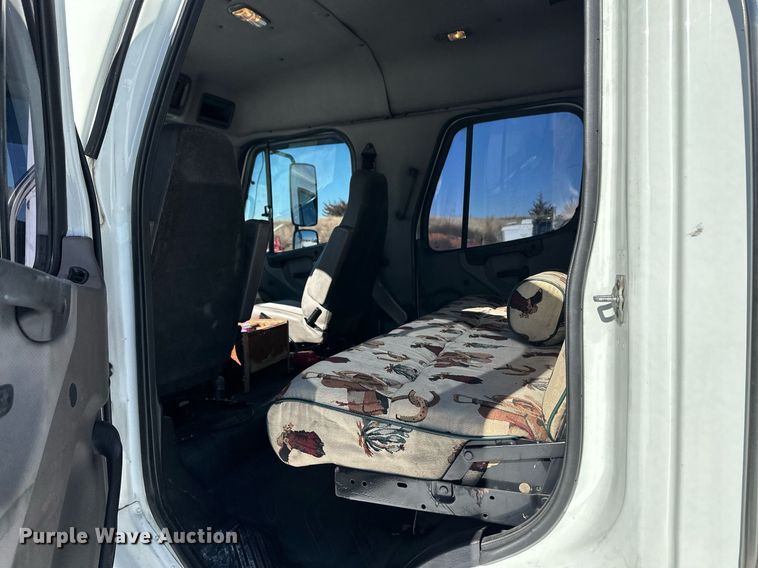 image for item DM2659 2008 Freightliner Business Class M2 Crew Cab semi truck