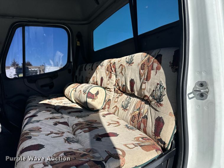 image for item DM2659 2008 Freightliner Business Class M2 Crew Cab semi truck