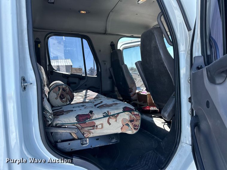 image for item DM2659 2008 Freightliner Business Class M2 Crew Cab semi truck