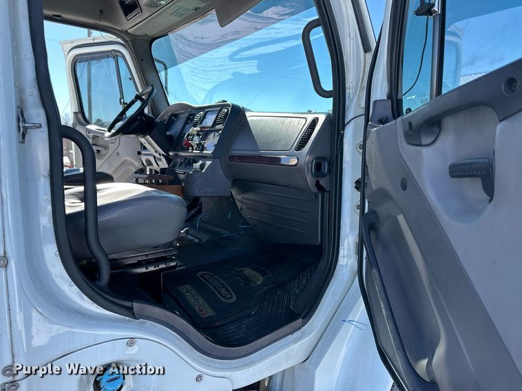 image for item DM2659 2008 Freightliner Business Class M2 Crew Cab semi truck